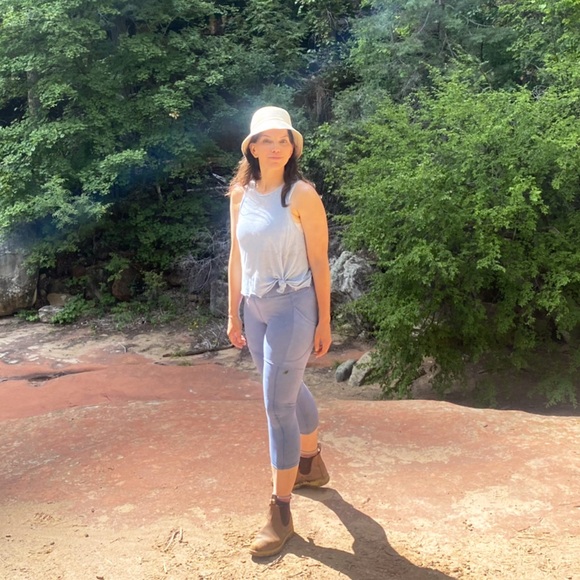 💁🏻‍♀️ Meet the Posher - Picture 1 of 1